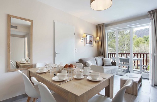 Cavalaire-sur-Mer Apartment | Studio Climatisé | 10 Minutes de la Plage!