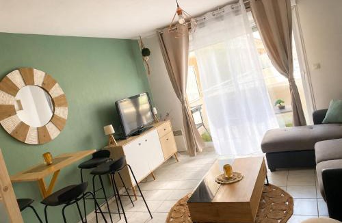 Brignoles Apartment | Studio cosy climatisé avec piscine parking Centre de Brignoles