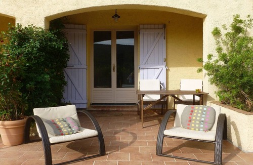 Le Luc Apartment | Studio, dans la campagne Centre Var Studio, in the countryside, Var, Provence.