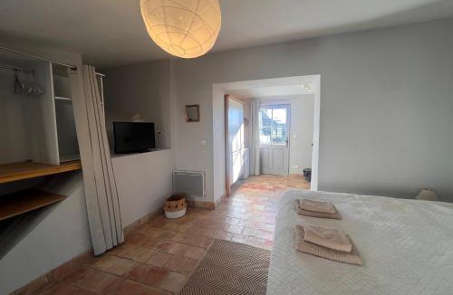 Rognes Apartment | Studio Est - 30 m2 Domaine viticole Château Barbebelle - Jardin & Boulodrome partagés