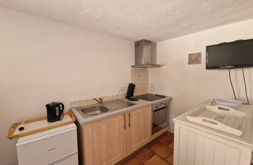 Plan-de-la-Tour Apartment | Studio Gassine 8 met Terras, Complete Keuken, Badkamer en Gezamenlijk Zwembad