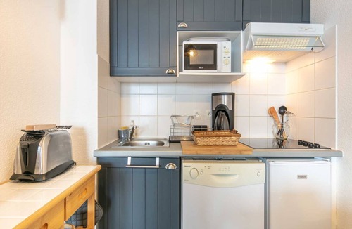 Saint-Sorlin-d'Arves Apartment | Studio in Saint-Sorlin with Heated Pool