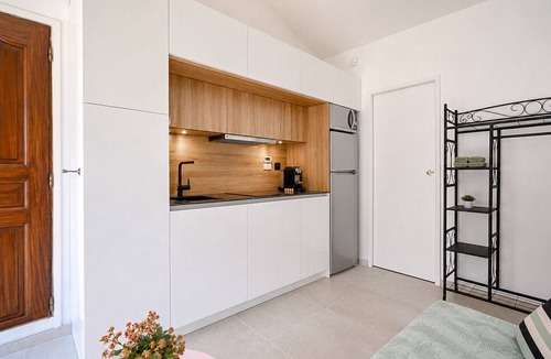 Roquevaire Apartment | Studio "JK" with Private Terrace and Wi-Fi
