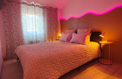 Auriol Apartment | Studio La Vague - Idéal Couple en Escapade Provence Hors Foules - Marché Samedi à Pied - Bois de la Lare 6km - CENTRE VILLE Auriol - Marseille 27km - Aubagne 11km - WIFI HD - Climatisation
