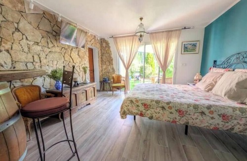 Le Cannet-des-Maures Bed & Breakfast | Studio Le Mas de Provence with pool and jacuzzi - charm and relaxation