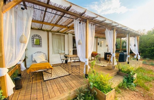 Jouques Apartment | Studio le Nid secret. Loveroom in the heart of nature with spa bath and jacuzzi