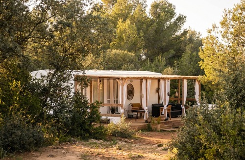 Jouques Apartment | Studio le Nid secret. Loveroom in the heart of nature with spa bath and jacuzzi