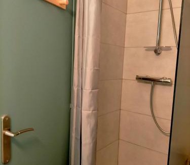 Greoux-les-Bains Apartment | Studio Le Provence 2 étoiles tout équipé, wifi, parking