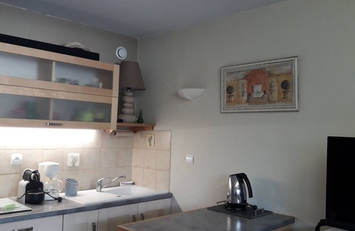 Saint-Cyr-sur-Mer Apartment | Studio on garden level