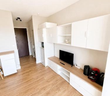 Bastide Giraud Apartment | Studio vue mer - Piscine & Clim - 2 personnes