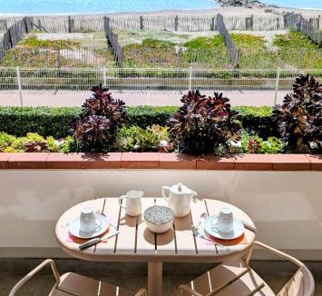 Frontignan Apartment | Studio Vue mer, Piscine, Wifi, Climatisation, Parking privé, Terrasse 1ère ligne - La Coulée Douce