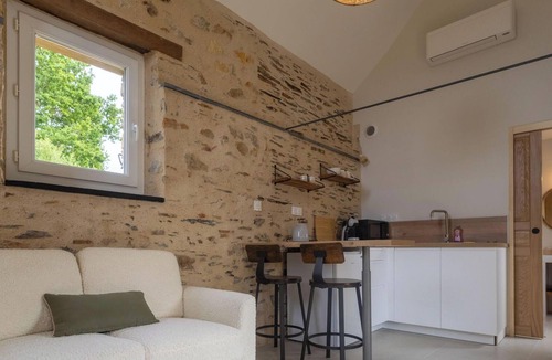 Chenille-Champteusse Cottage | Studio with AC, peaceful village