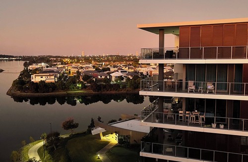 Varsity Lakes Apartment | Stunning large Gold Coast apartment with views and resort facilities