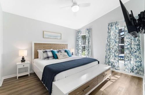 Sandy Ridge Villa | Stunning Newly Renovated Pool Home close to Disney