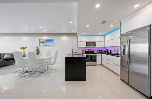 Sunny Isles Beach Condo | Stunning Ocean View|Steps 2 Beach|Luxe 2BR Retreat
