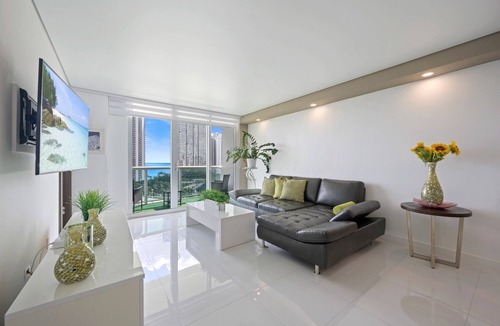 Sunny Isles Beach Condo | Stunning Ocean View|Steps 2 Beach|Luxe 2BR Retreat