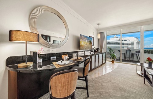 Mid Beach Condo | Stunning Private Studio at Fontainebleau Sorrento - 802