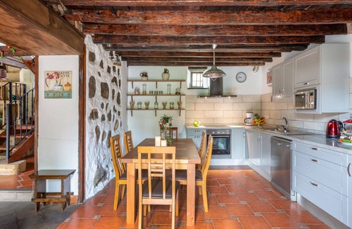 Los Gomez House | Stunning private villa for 8 guests with WIFI, private pool, TV, patio and panoramic view