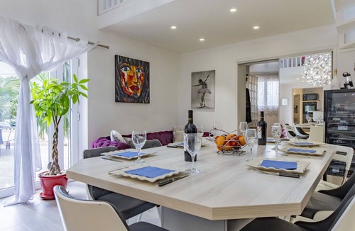 Les 3 Ponts Villa | Stunning private villa with private pool, WIFI, A/C, hot tub, TV, terrace and pets allowed