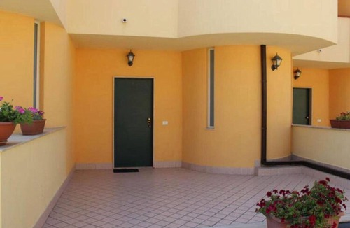 Laura Villa | Stunning Villa in Paestum with Shared Swimming Pool