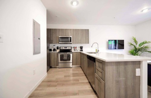 Golden Glades House | Stylish 2-Story Townhouse w/2 Parking Spots
