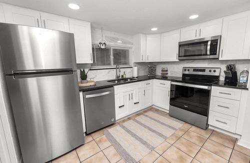 Lakeland House | Stylish 4 Bedroom home with a game room
