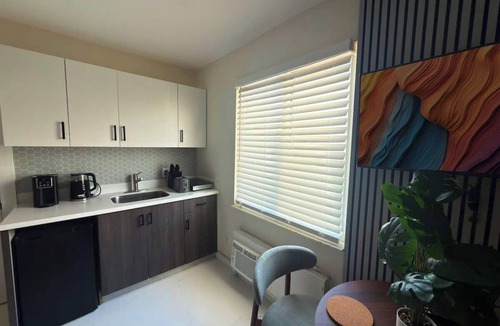 North Beach Apartment | Stylish Newly Renovated Boutique 103–Walk to Beach