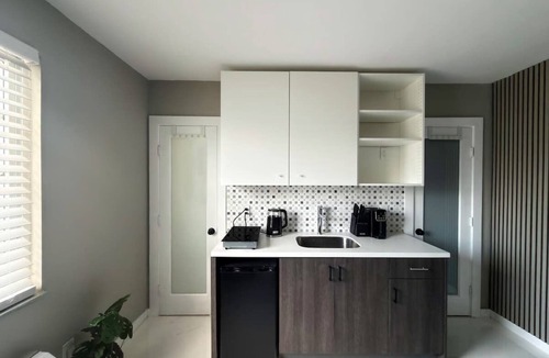 North Beach Apartment | Stylish Newly Renovated Boutique 102–Walk to Beach