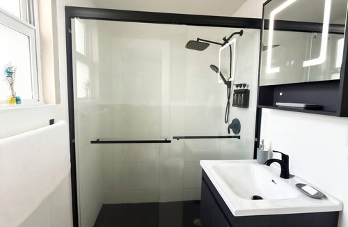 North Beach Apartment | Stylish Newly Renovated Boutique 102–Walk to Beach