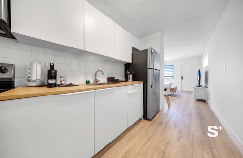 North Miami Apartment | Stylish Studio Parking-Gym Near Aventura