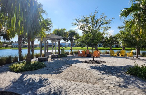 Parrish Villa | SUMMER VACATION New 3 Bedroom Villa Pet Friendly Laundry AC Lanai Grill 3 Pools!
