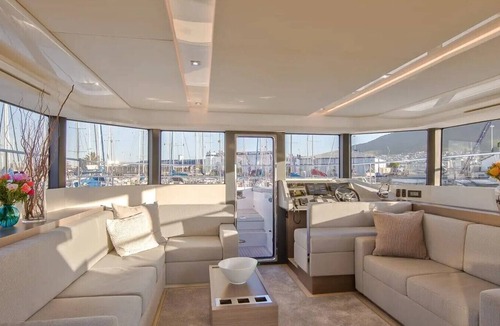 Port Grimaud Boat Rental | Sun-Kissed Sailing Adventure in Provence-Alpes-Côte d'Azur