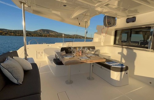 Port Grimaud Boat Rental | Sun-Kissed Sailing Adventure in Provence-Alpes-Côte d'Azur