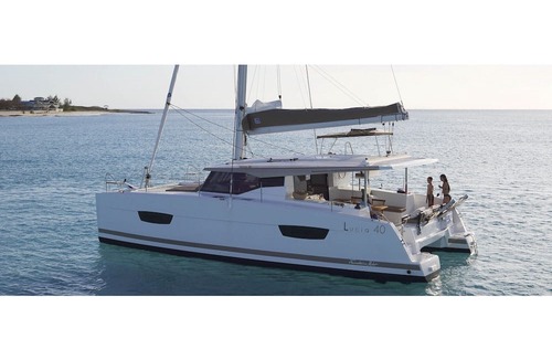 Port Grimaud Boat Rental | Sun-Kissed Sailing Adventure in Provence-Alpes-Côte d'Azur
