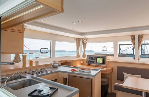 Port Grimaud Boat Rental | Sun-Kissed Sailing Adventure in Provence-Alpes-Côte d'Azur