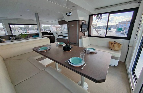Port Grimaud Boat Rental | Sun-Kissed Sailing Adventure in Provence-Alpes-Côte d'Azur