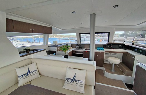 Port Grimaud Boat Rental | Sun-Kissed Sailing Adventure in Provence-Alpes-Côte d'Azur