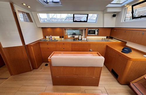 Port Grimaud Boat Rental | Sun-Kissed Sailing Adventure in Provence-Alpes-Côte d'Azur
