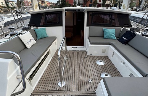 Port Grimaud Boat Rental | Sun-Kissed Sailing Adventure in Provence-Alpes-Côte d'Azur
