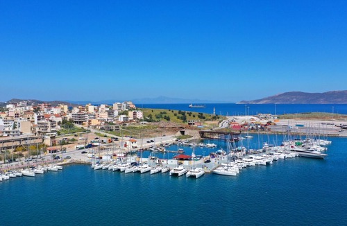 Lavrio Boat Rental | Sun-Kissed Sailing Adventure in Islas Sarónicas
