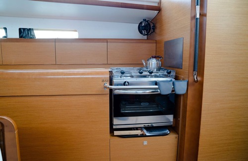 Alimos Boat Rental | Sun-Kissed Sailing Adventure in Islas Sarónicas