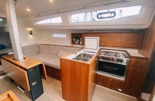 7th Arrondissement Boat Rental | Sun-Kissed Sailing Adventure to Viejo Puerto