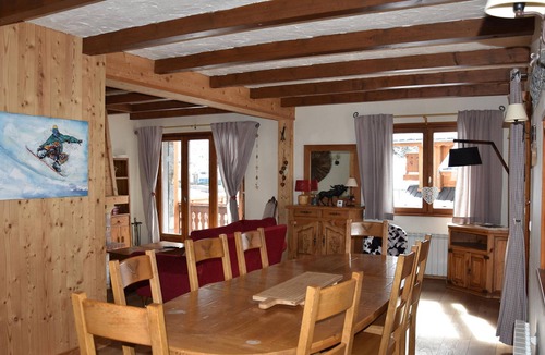 Pralognan-la-Vanoise Ski Chalet | Sunny 5-room chalet near slopes, max 10 people