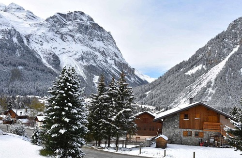 Pralognan-la-Vanoise Ski Chalet | Sunny 5-room chalet near slopes, max 10 people