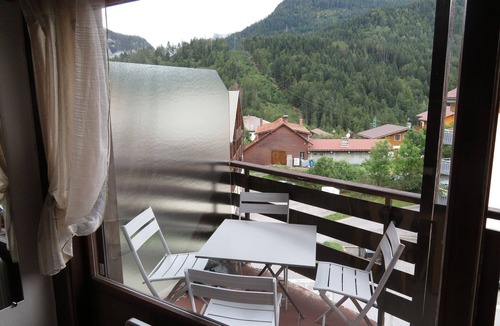 Saint-Jean-de-Sixt Apartment | Sunny Duplex with Balcony, 6 Guests, Near Ski Resorts