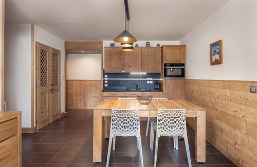 Champagny-en-Vanoise Apartment | Sunny flat - SKI IN/OUT LA PLAGNE CHAMPAGNY - village center