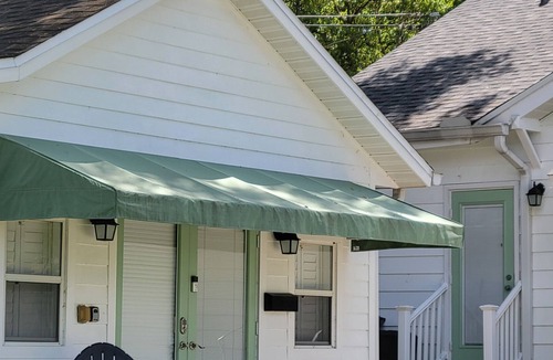 Dixieland Apartment | Sunny Lake Cottage with Patio Retreat, Hot Tub, & Kayaks