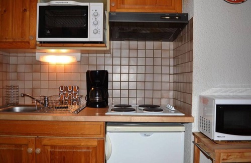 Le Chinaillon Apartment | Sunny Ski Studio with Parking - Sleeps 4, Near Slopes & Shops