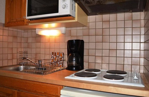 Le Chinaillon Apartment | Sunny Ski Studio with Parking - Sleeps 4, Near Slopes & Shops