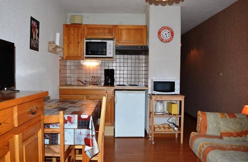 Le Chinaillon Apartment | Sunny Ski Studio with Parking - Sleeps 4, Near Slopes & Shops